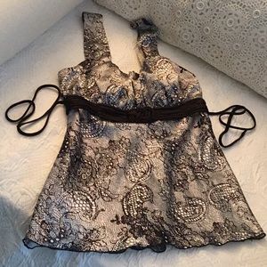 Byer top in black and white EUC